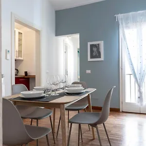 Charme In Santa Maria Novella Apartment